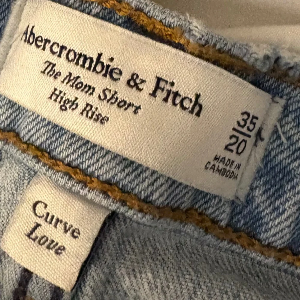 A&F Mom Short High Rise - Picture 2 of 2